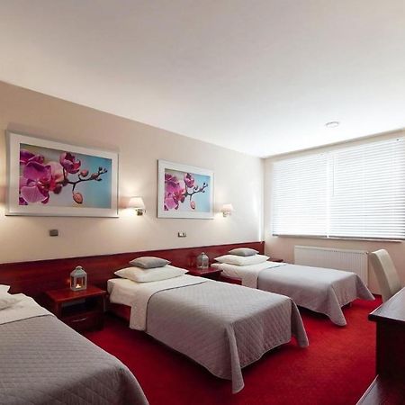 Hotel Sara Koło Eksteriør billede