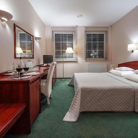 Hotel Sara Koło Eksteriør billede