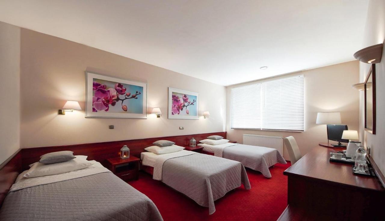 Hotel Sara Koło Eksteriør billede