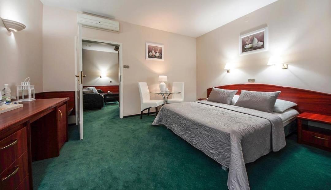 Hotel Sara Koło Eksteriør billede