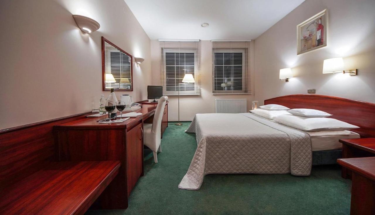 Hotel Sara Koło Eksteriør billede