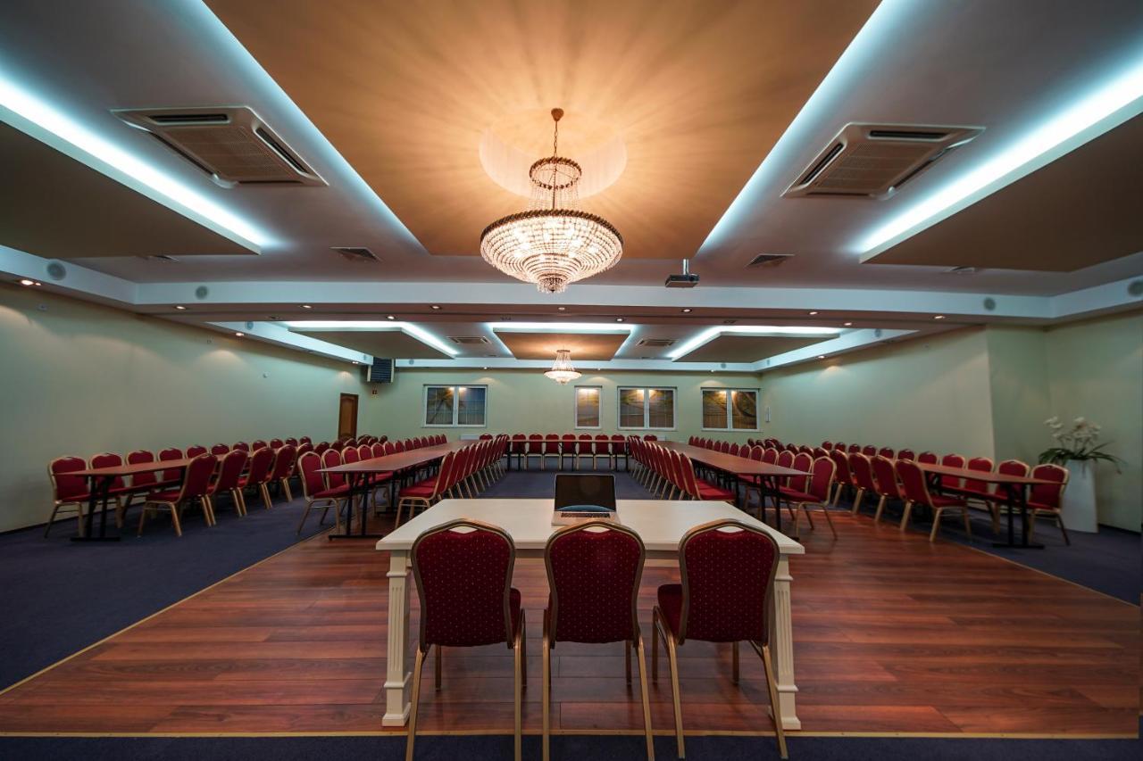 Hotel Sara Koło Eksteriør billede