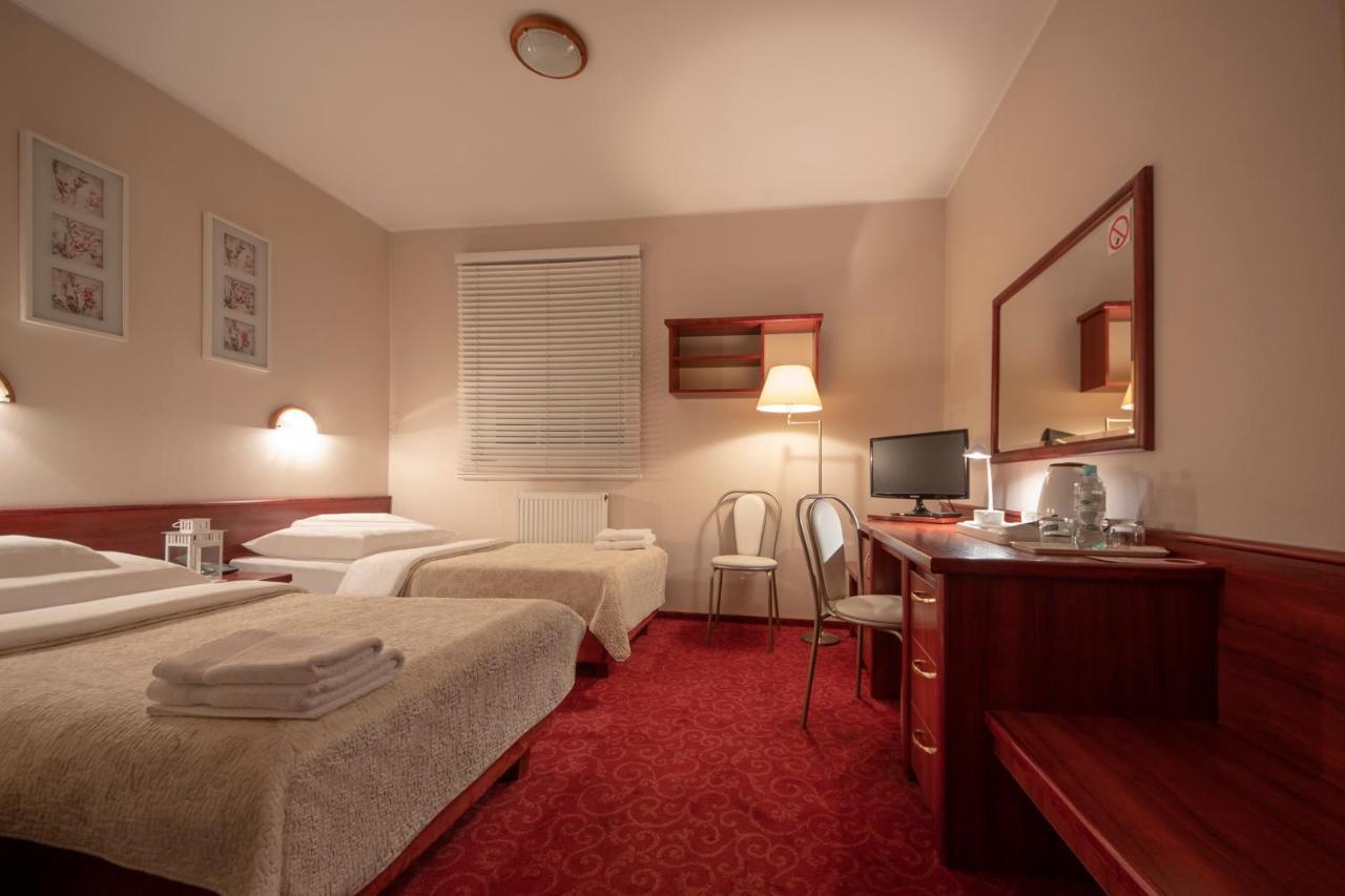 Hotel Sara Koło Eksteriør billede