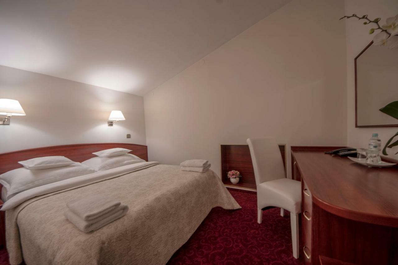 Hotel Sara Koło Eksteriør billede