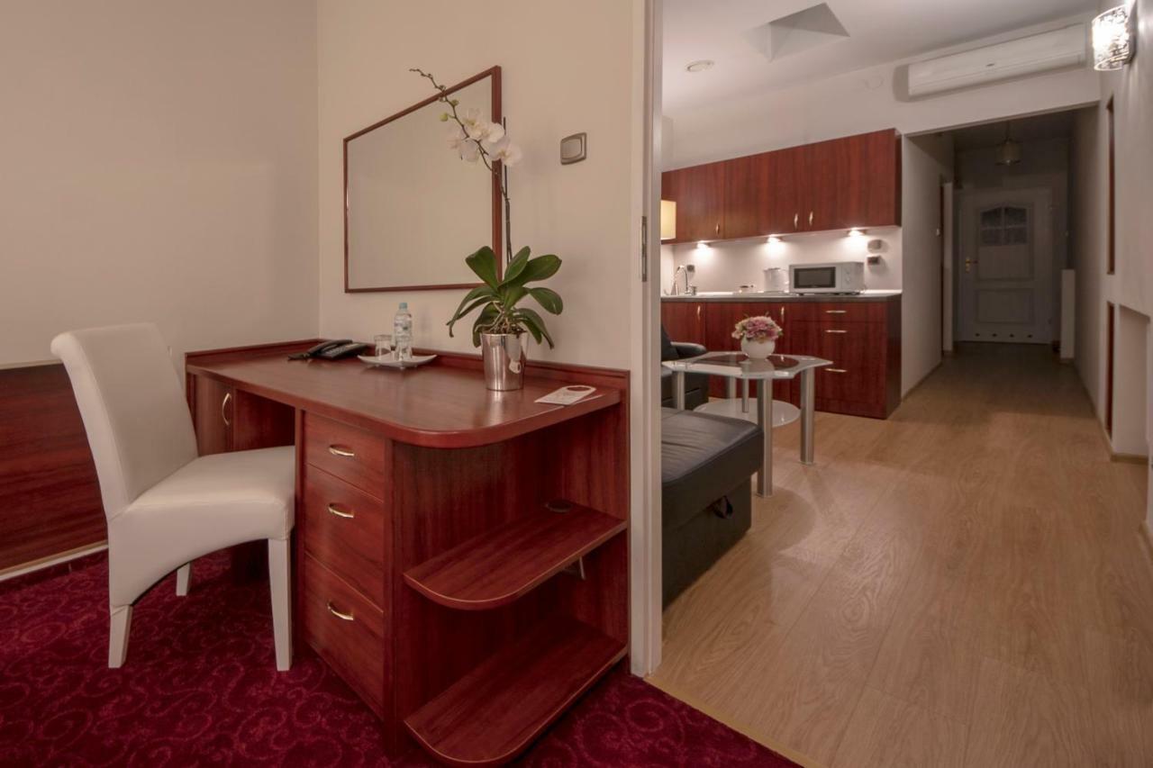 Hotel Sara Koło Eksteriør billede