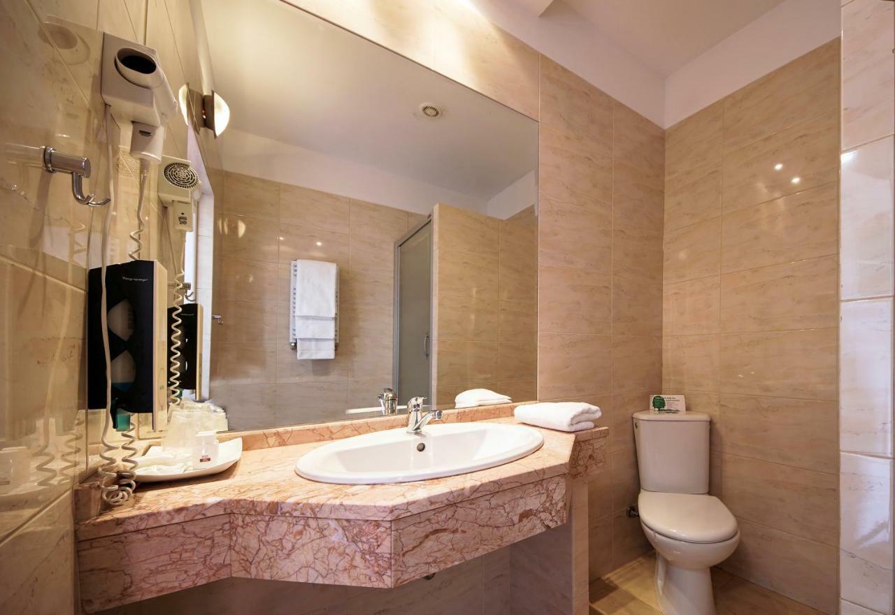 Hotel Sara Koło Eksteriør billede